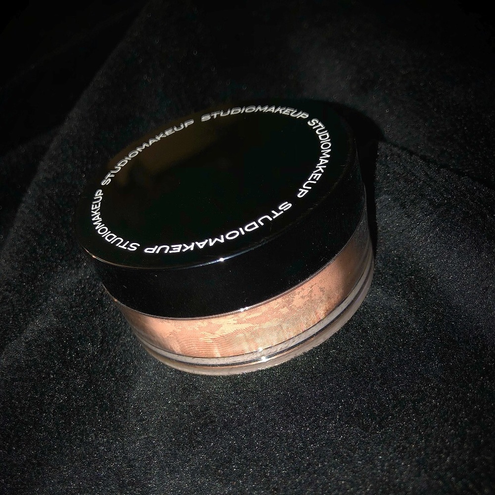 STUDIOMAKEUP Luminous Loose Blush